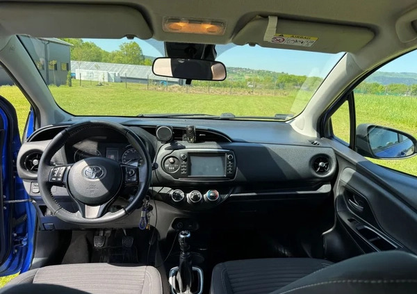 Toyota Yaris cena 51700 przebieg: 57000, rok produkcji 2017 z Jarosław małe 56
